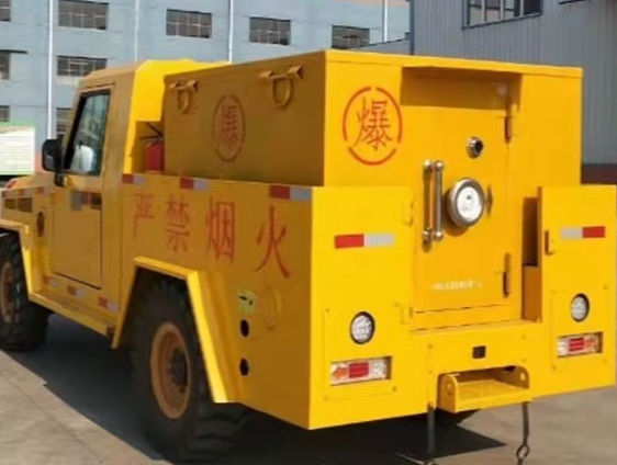 克什克腾凯龙爆破器材运输车：保障爆破任务的安全运行